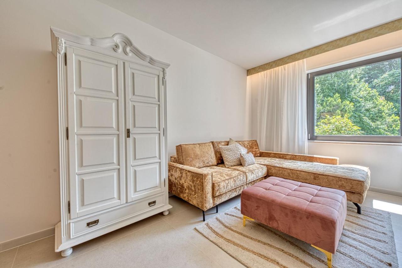 Goldfinger + Suites Lana Buitenkant foto