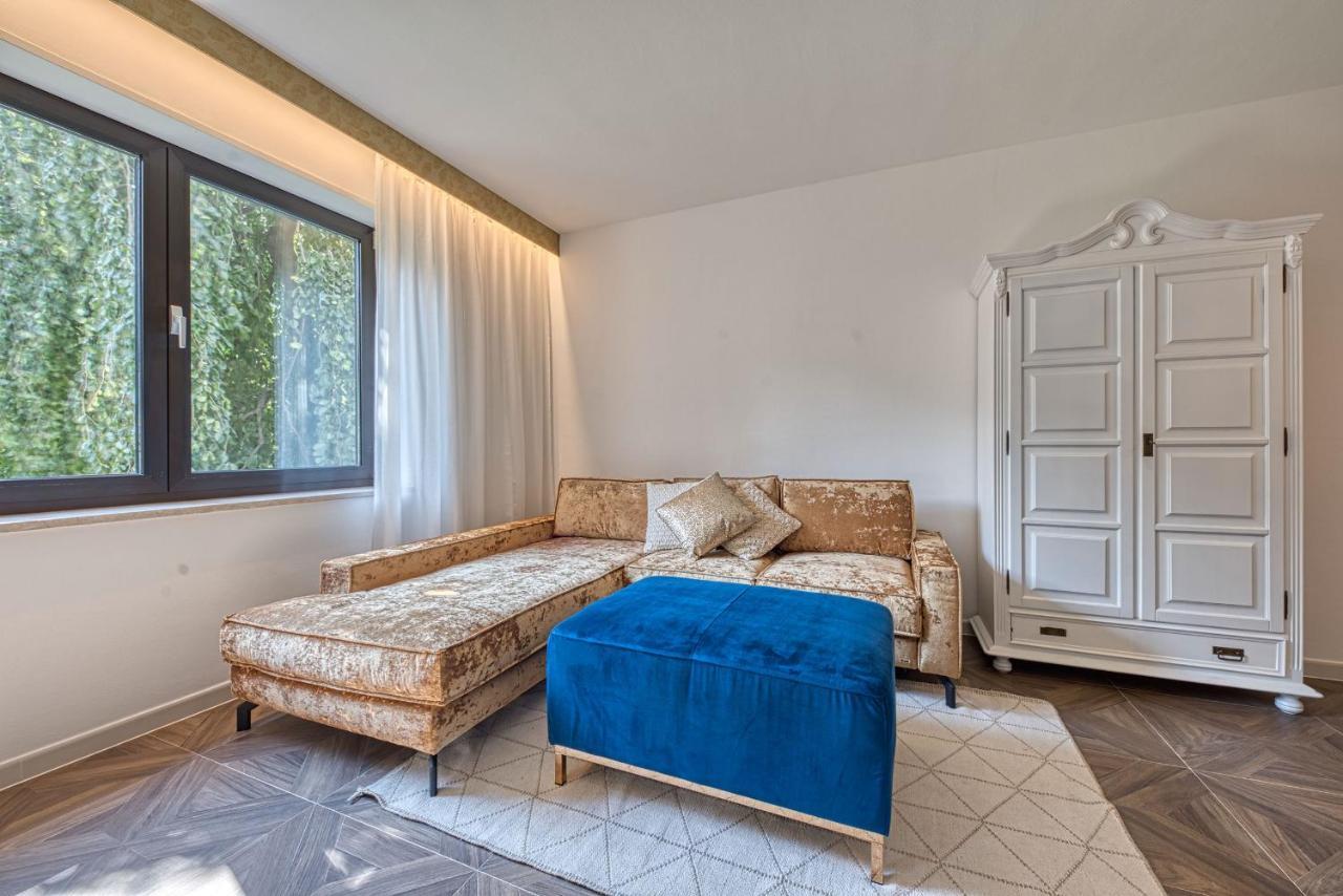 Goldfinger + Suites Lana Buitenkant foto
