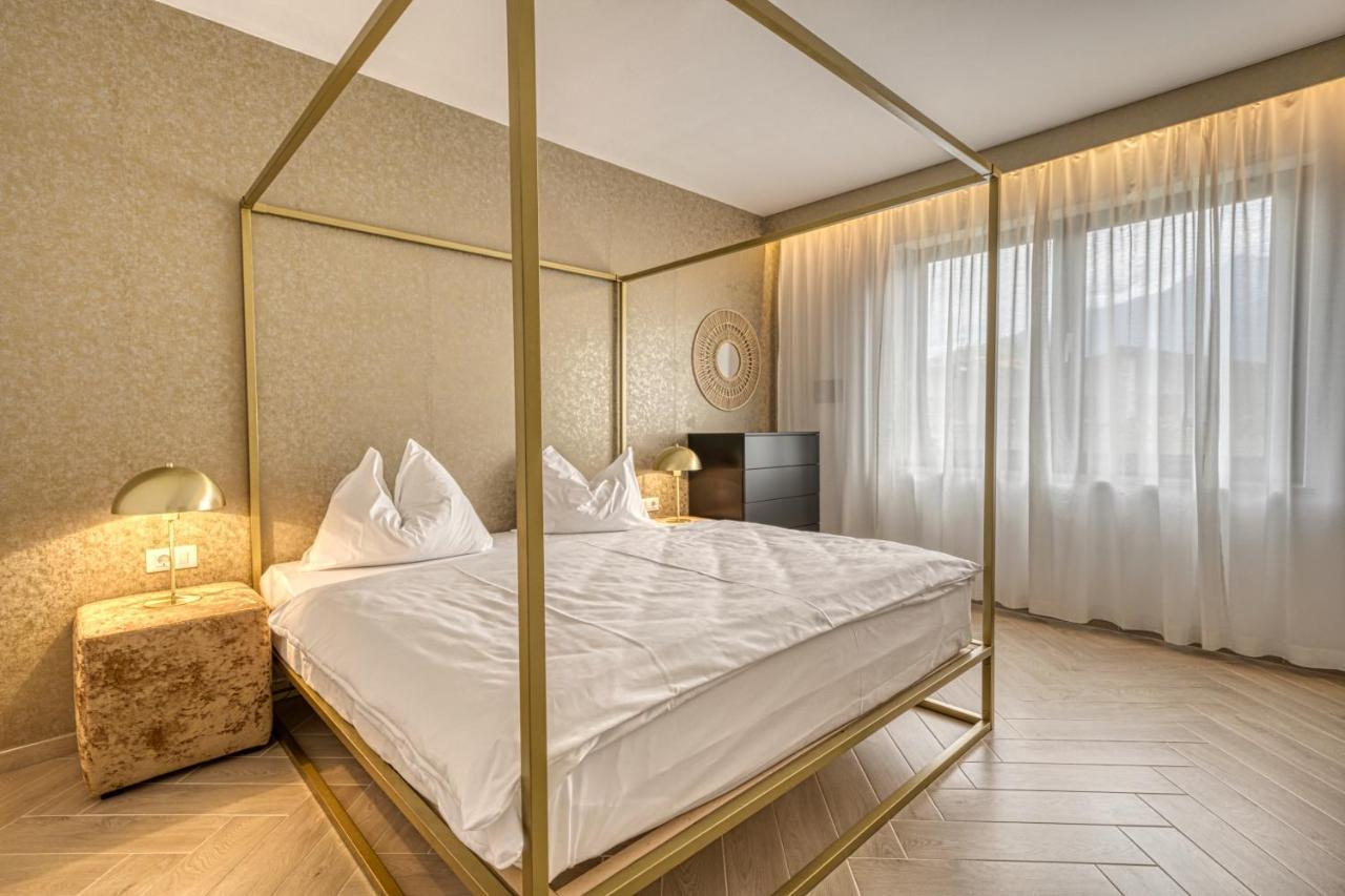Goldfinger + Suites Lana Buitenkant foto