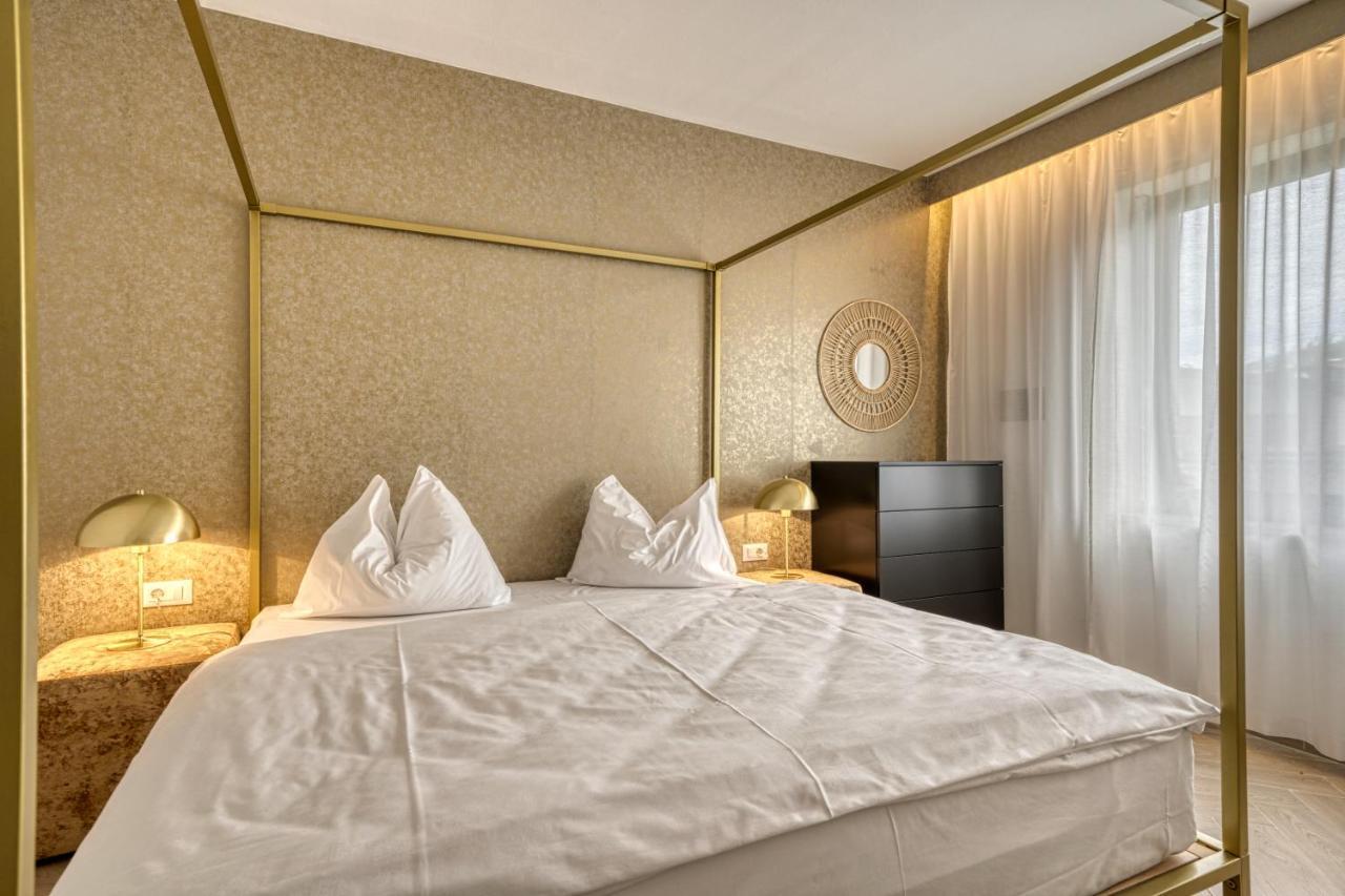 Goldfinger + Suites Lana Buitenkant foto