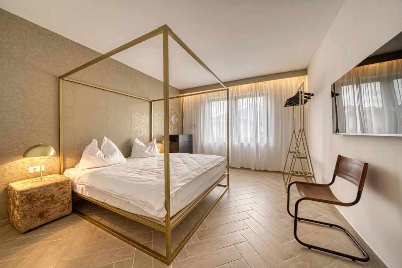 Goldfinger + Suites Lana Buitenkant foto