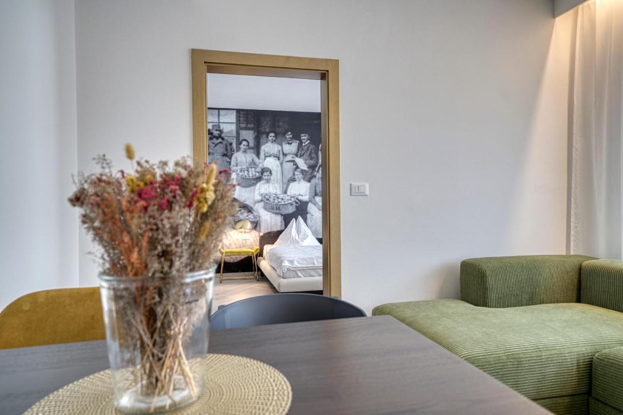 Goldfinger + Suites Lana Buitenkant foto