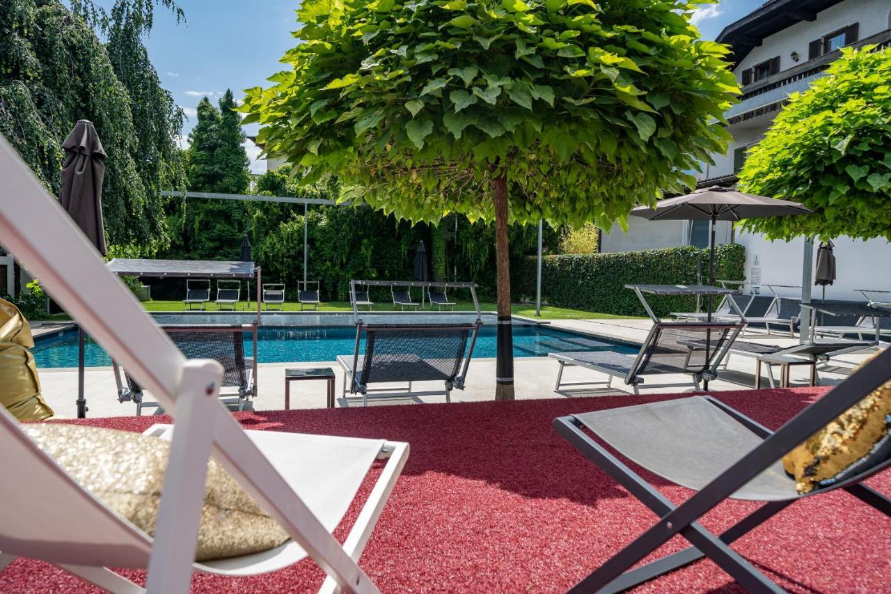 Goldfinger + Suites Lana Buitenkant foto
