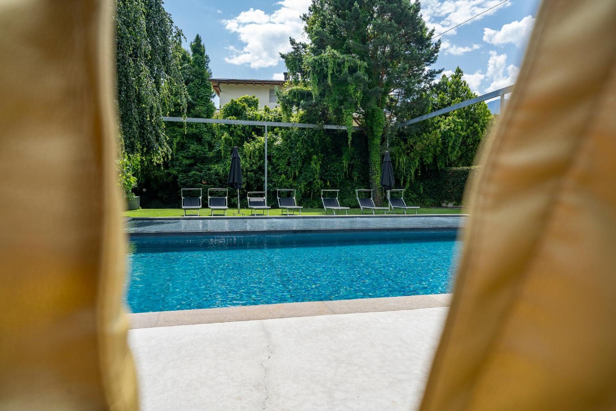 Goldfinger + Suites Lana Buitenkant foto