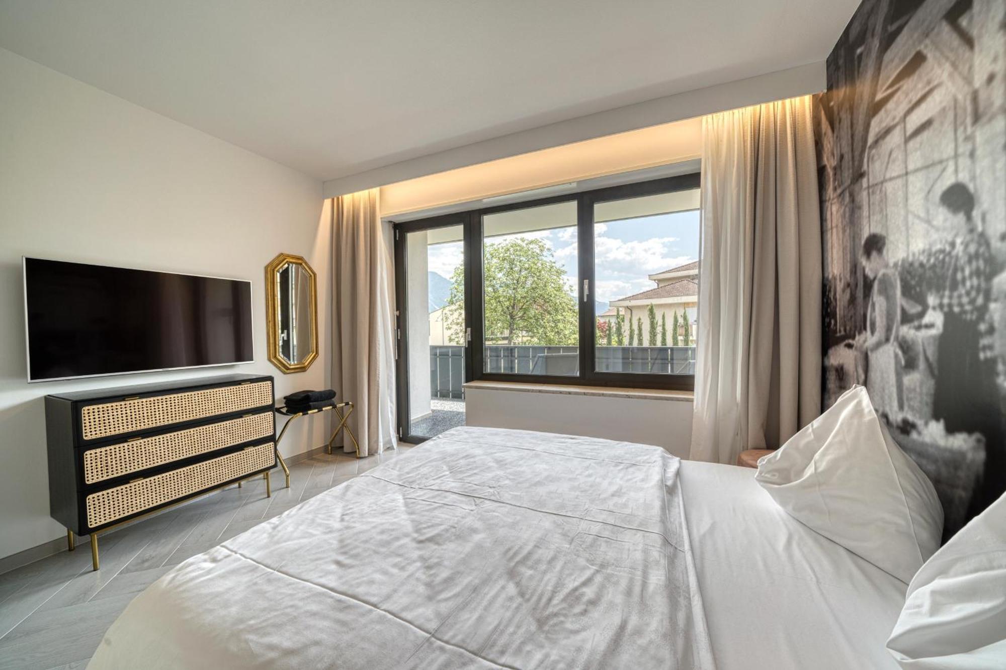 Goldfinger + Suites Lana Buitenkant foto