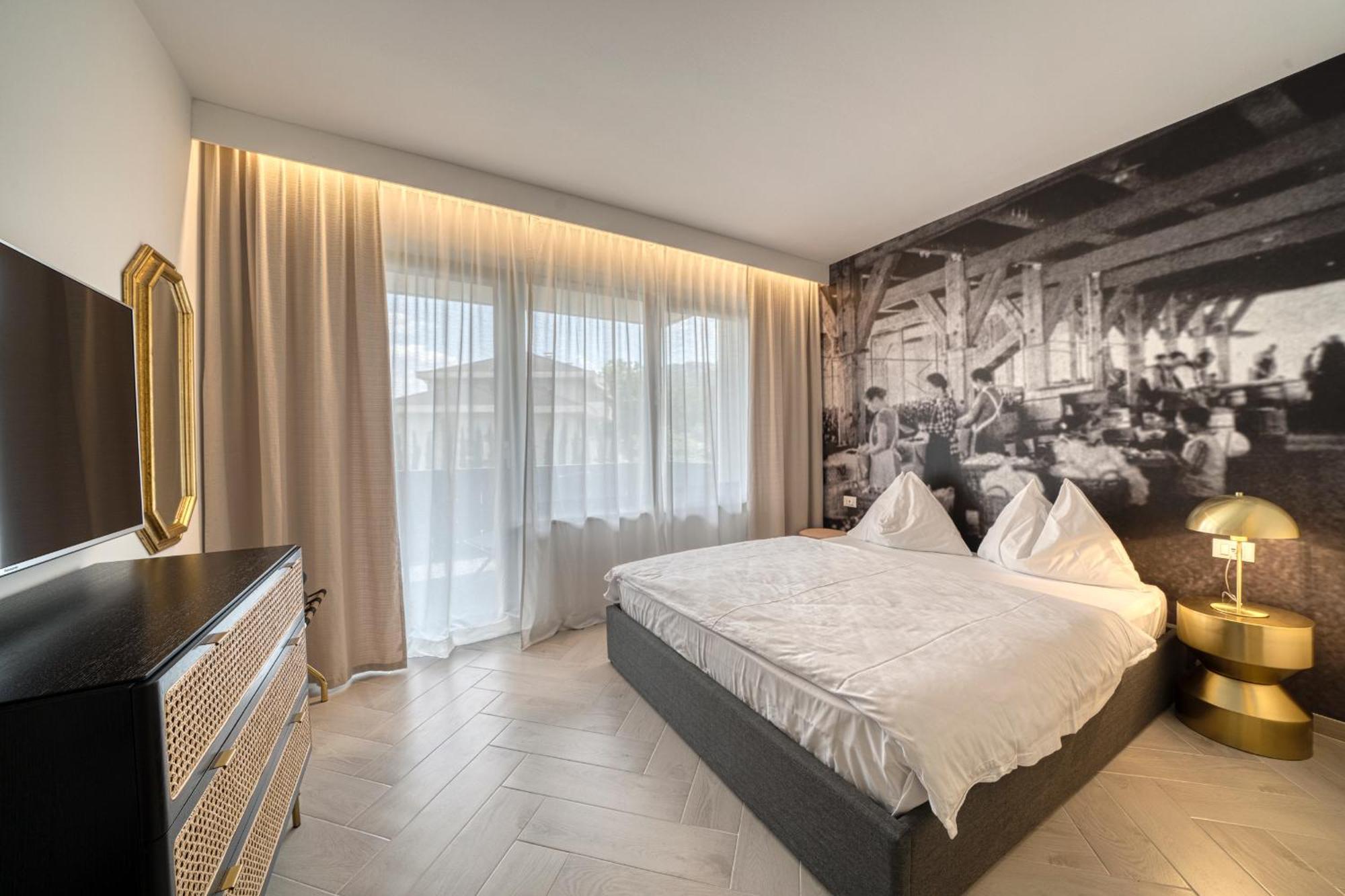 Goldfinger + Suites Lana Buitenkant foto