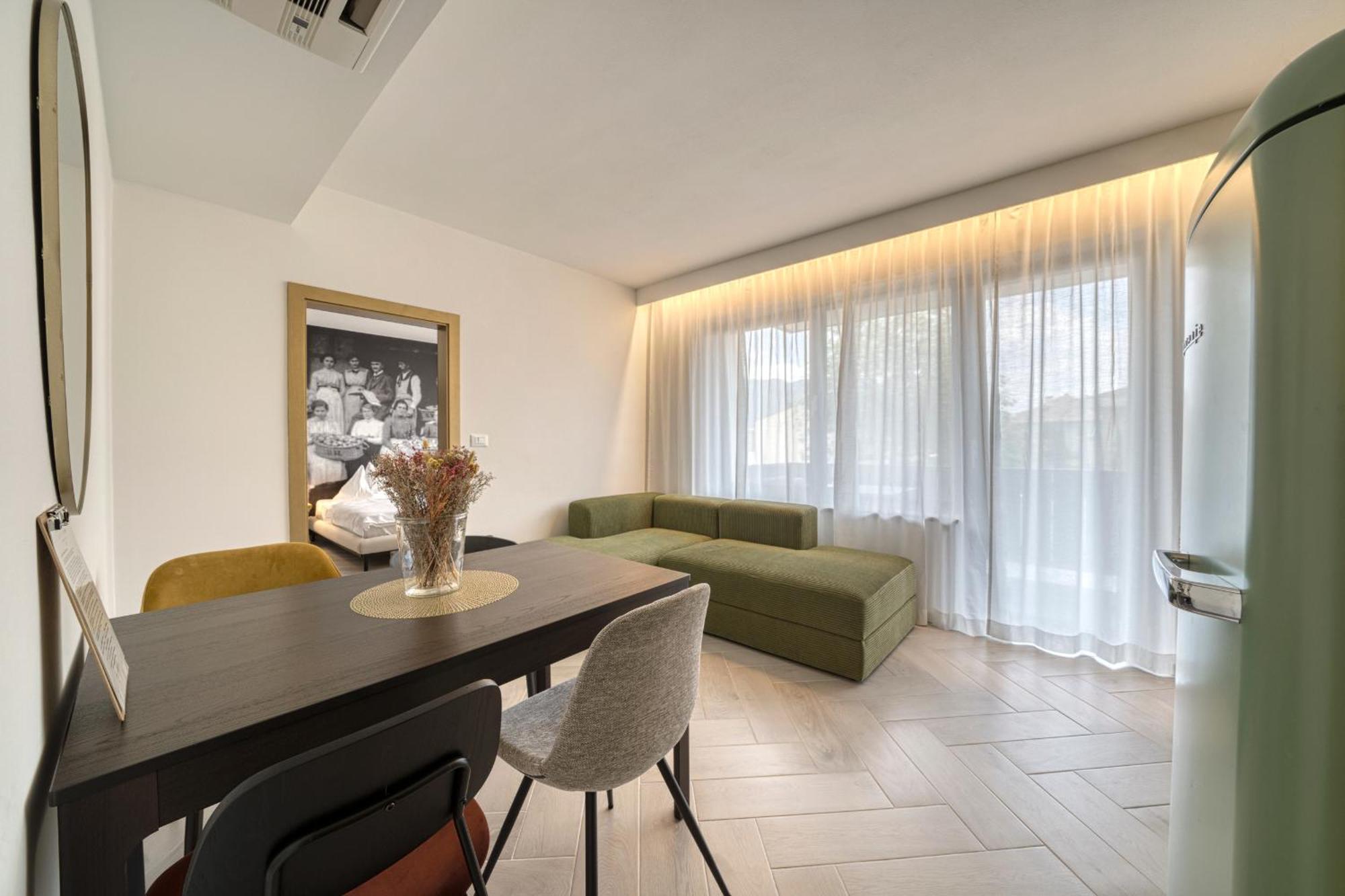 Goldfinger + Suites Lana Buitenkant foto