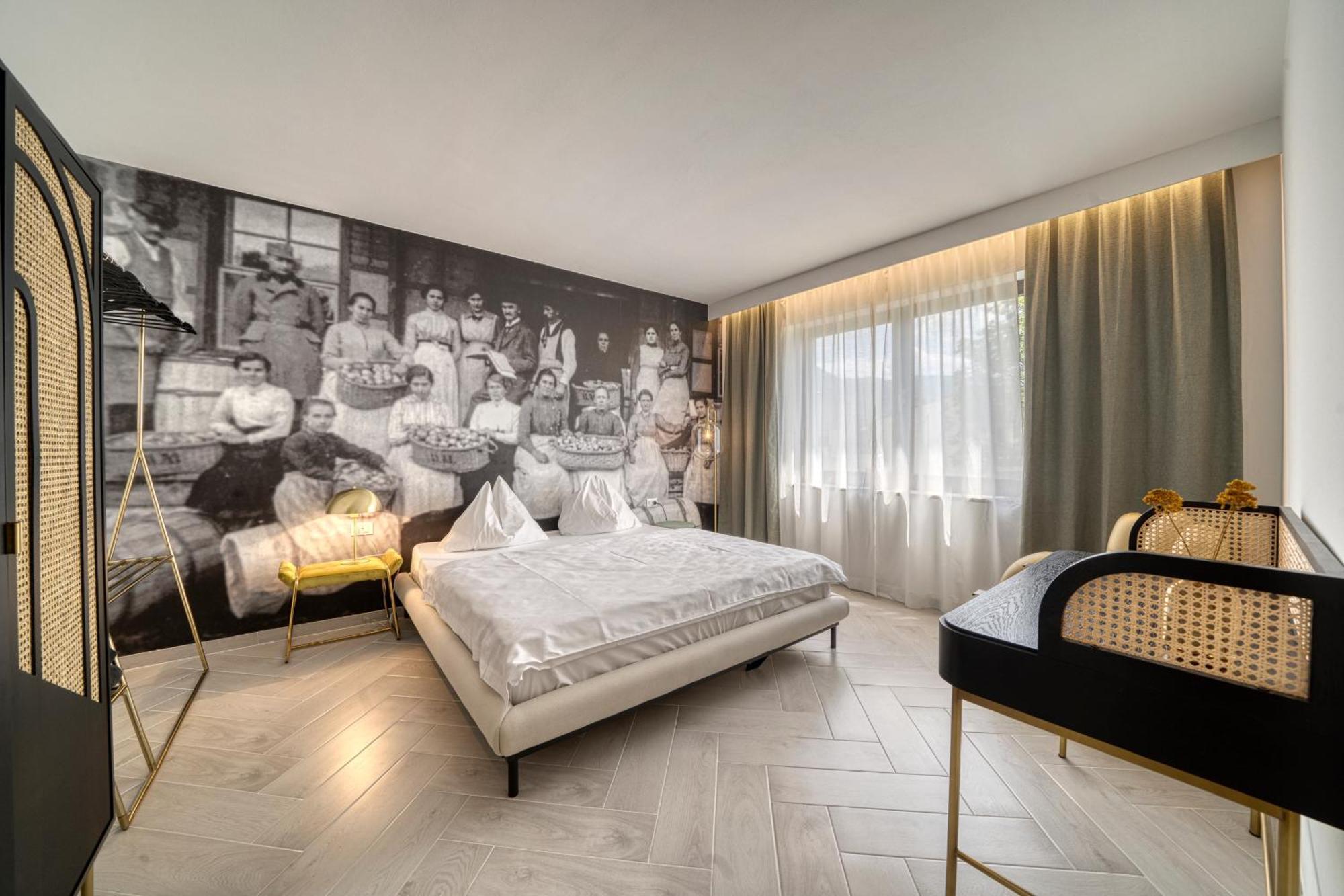 Goldfinger + Suites Lana Buitenkant foto