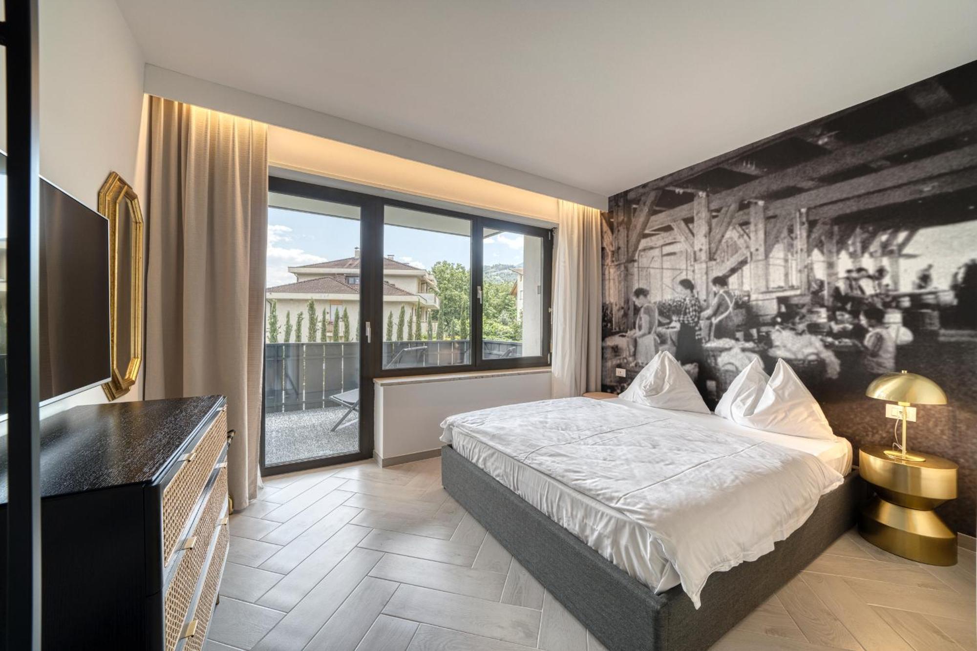 Goldfinger + Suites Lana Buitenkant foto