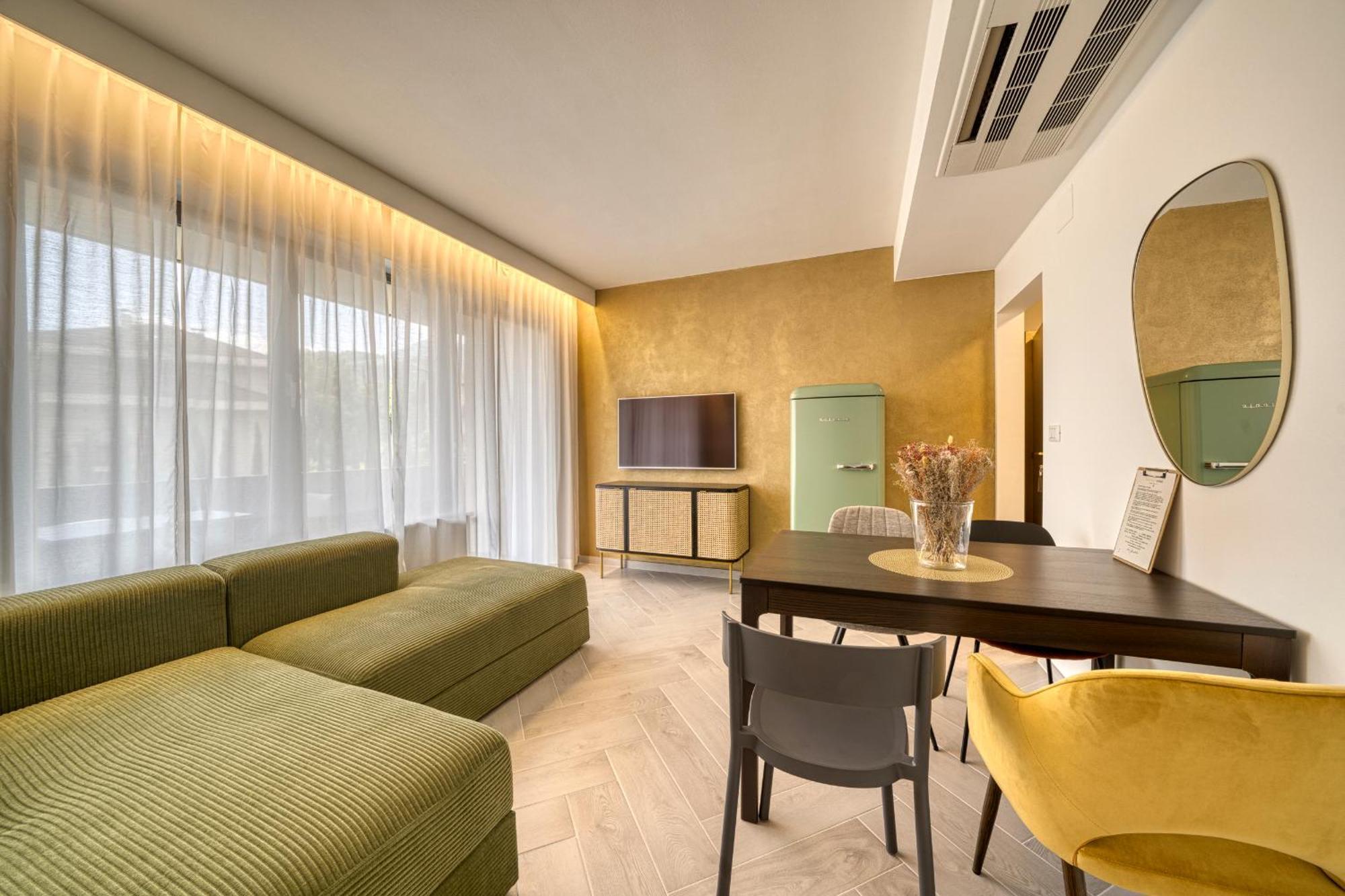 Goldfinger + Suites Lana Buitenkant foto