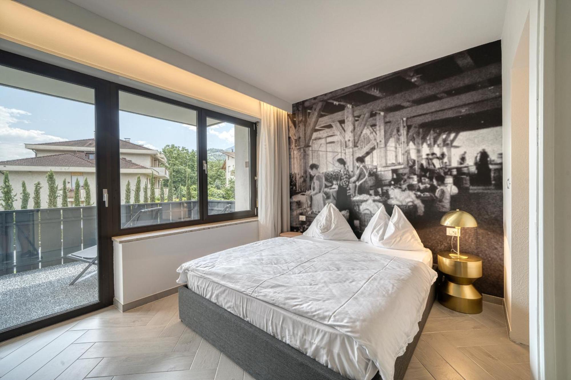 Goldfinger + Suites Lana Buitenkant foto