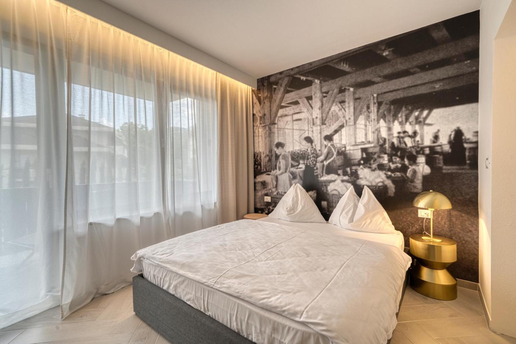 Goldfinger + Suites Lana Buitenkant foto