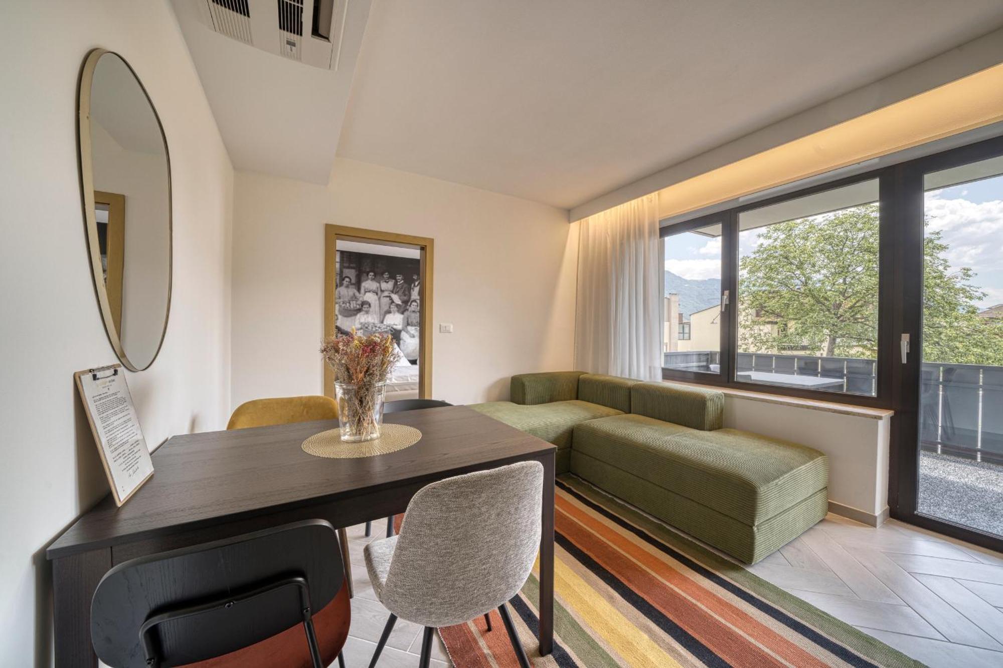 Goldfinger + Suites Lana Buitenkant foto