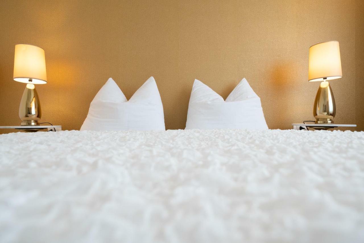 Goldfinger + Suites Lana Buitenkant foto